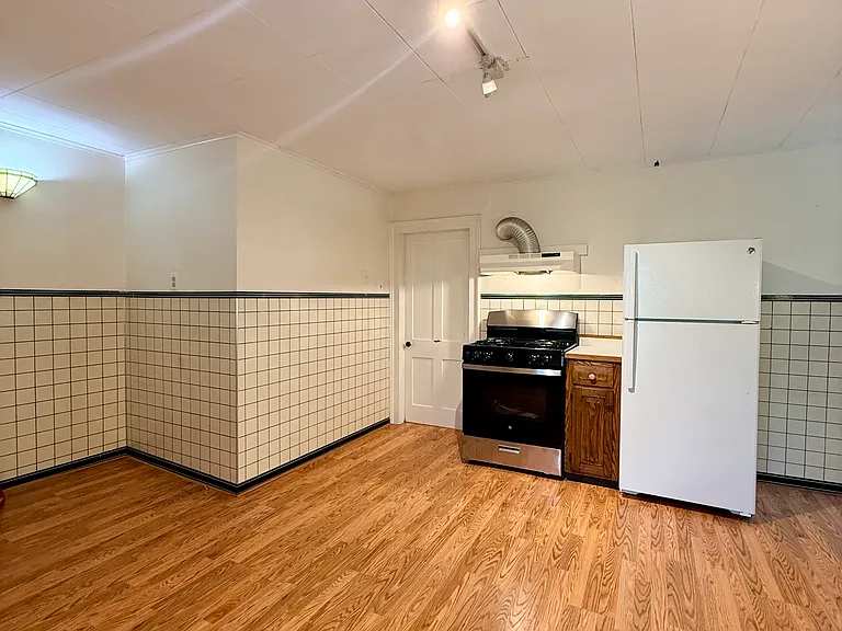 25 Center St #3 — Photo 5