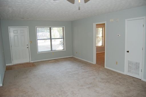 3rd image of 130 Hopkins Ct