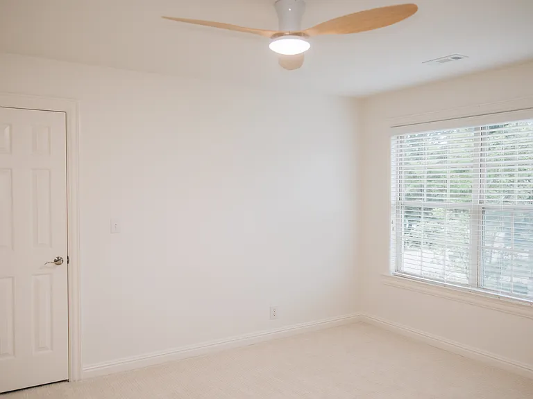 5304 Wolfpen Woods Dr — Photo 36