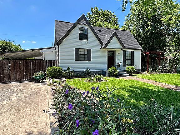 3rd image of 2230 Des Jardines St