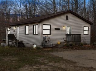 11172 Fewins Rd, Honor, MI 49640