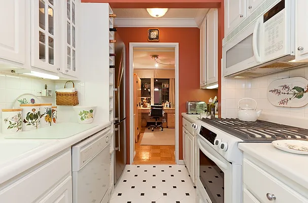 Sold by Sloane Square | media 2