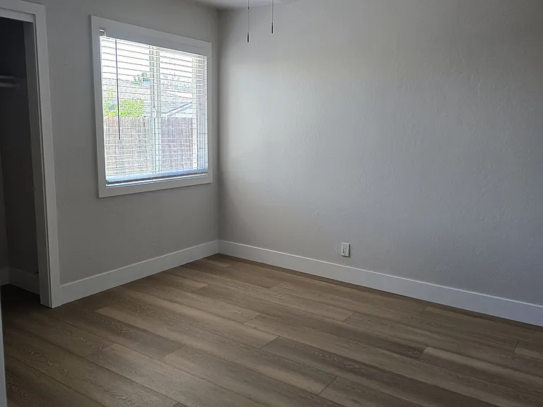 296 Power Ave — Photo 8