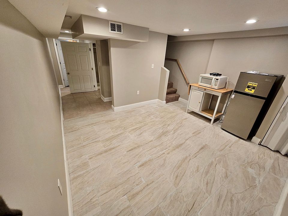 2nd image of 2911 Georgetown Rd #Basement