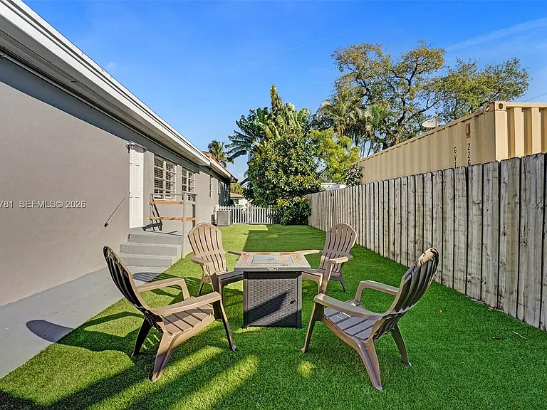 529 NW 8th St — Photo 59