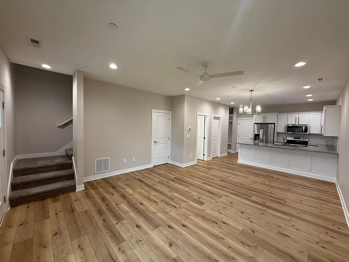 Building Photo - 10101 Stark Dr