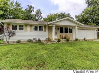 3 Beverly Hills Dr, Riverton, IL 62561