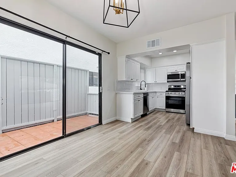 1508 Berkeley St #B — Photo 8