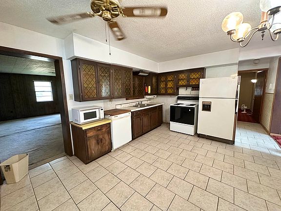 4th image of 2404 Boydston St