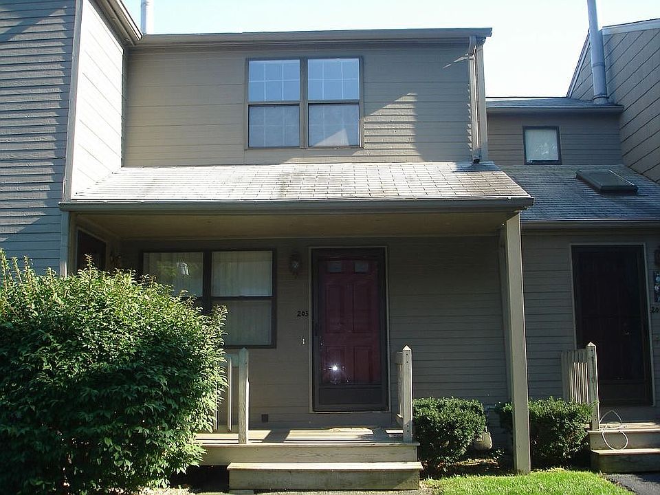 1st image of 203 Pinewood Dr