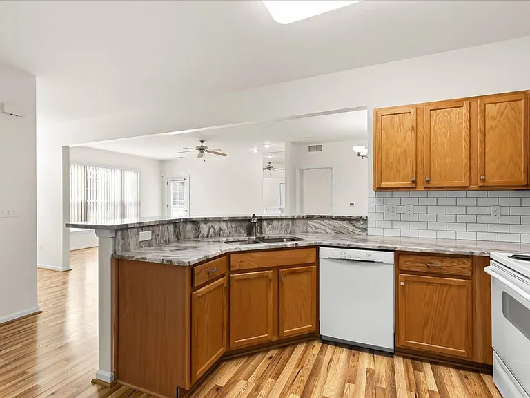 17104 Chesapeake Cir — Photo 2