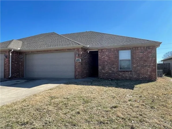 1008 Kensington Dr, Centerton, AR 72719