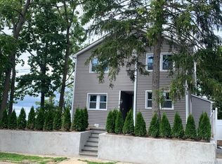 71 Lannon Pl #C, Pt Washington, NY 11050