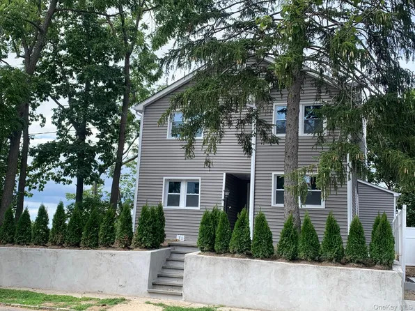 71 Lannon Pl #D, Pt Washington, NY 11050