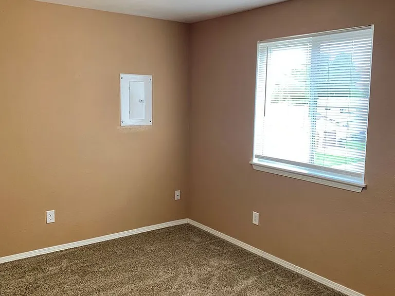 1443 Centennial Dr — Photo 7