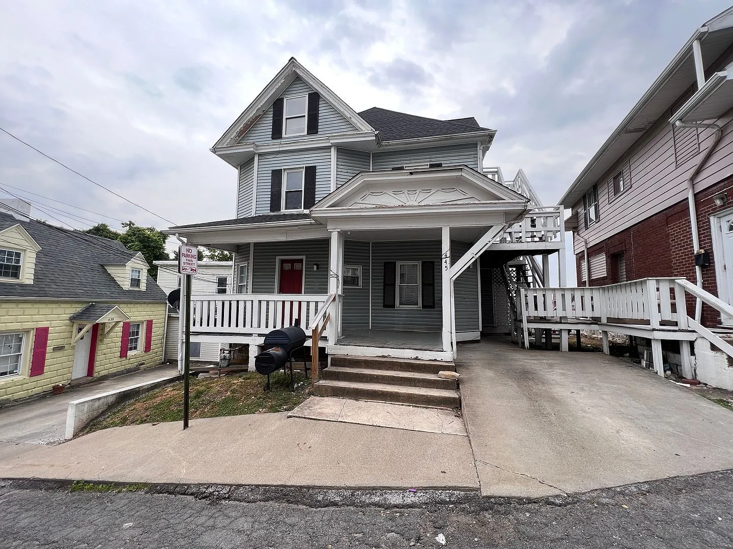 445 Baird Street — Photo 1