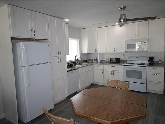 3rd image of 812 OLEANDER AVENUE