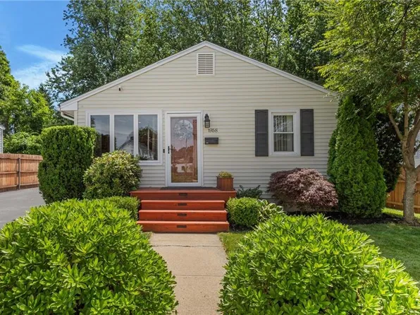 1958 Cranston St, Cranston, RI 02920