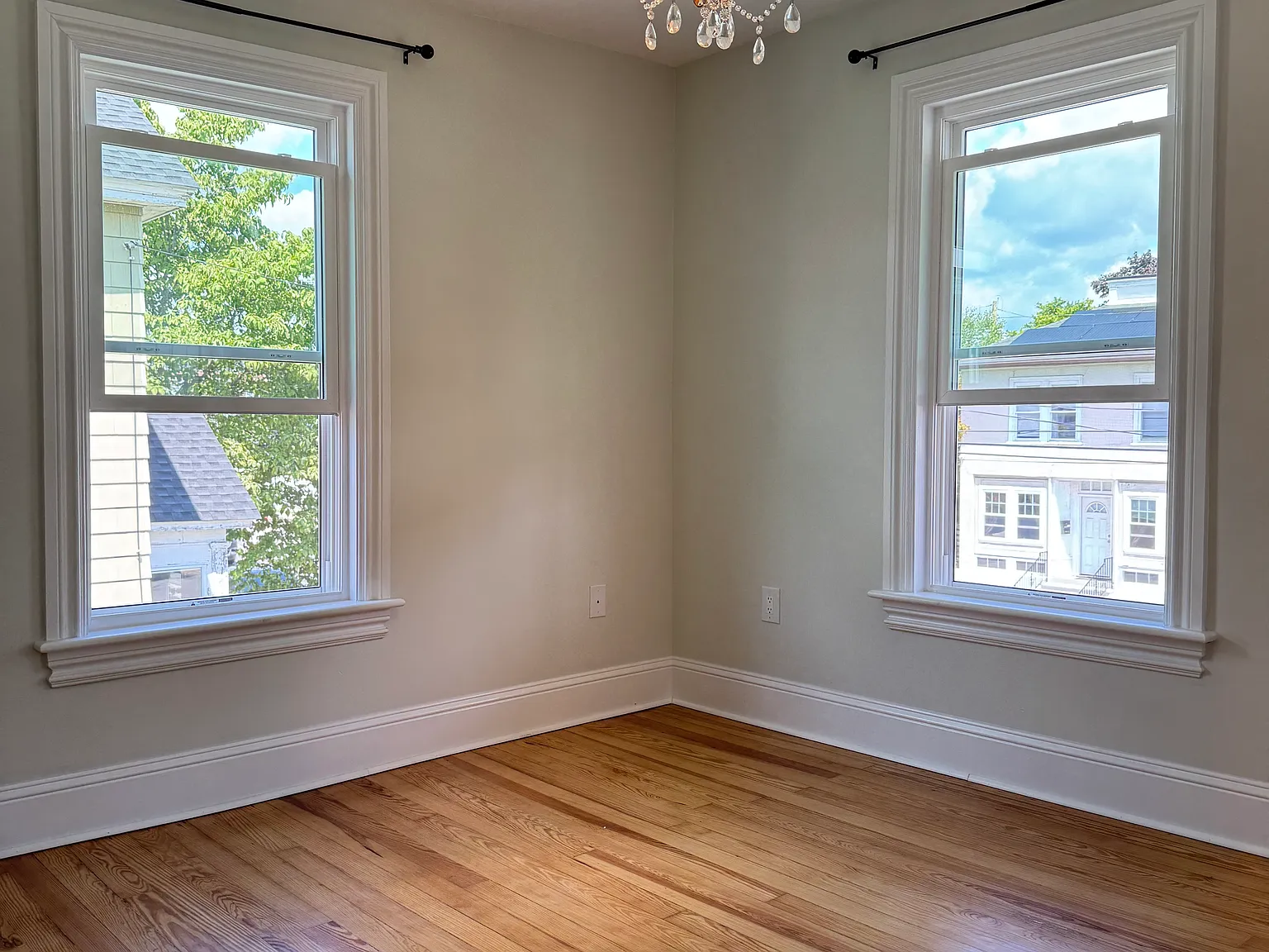 3 bed, 1100 sqft, $2,650 — Photo 3
