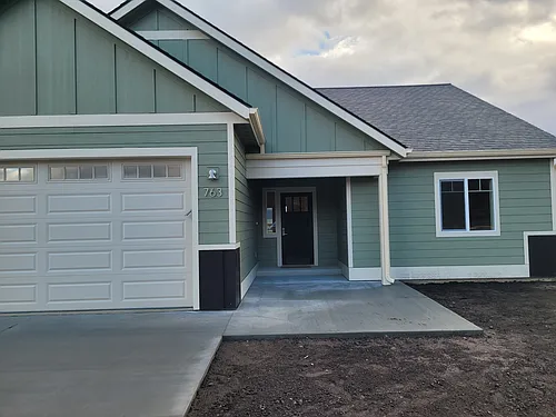 763 Foxglove Dr Photo 1