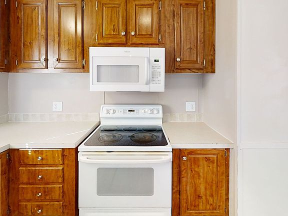 5th image of 3912 Weston St