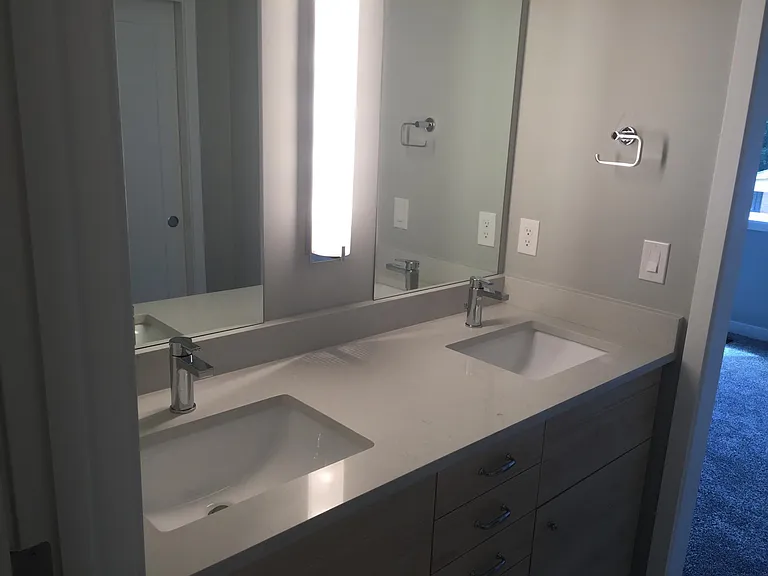 double sink master bath w/ quartz slab counter