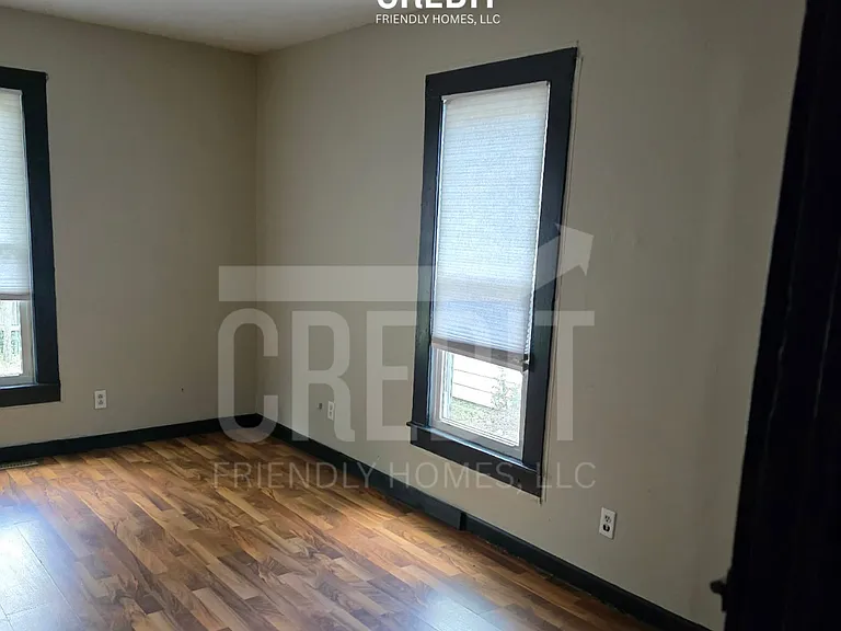 10 Cedar St — Photo 3