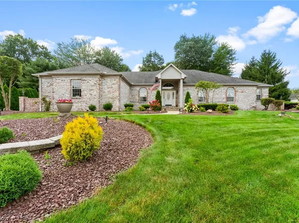 5325 Cloisters Dr, Canfield, OH 44406