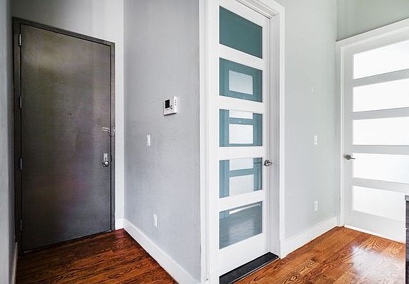 4th image of 1503 Gates Ave APT 1C