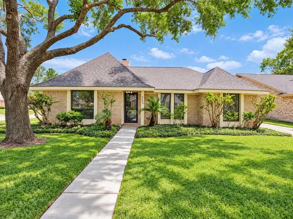 3030 S Blue Meadow Cir, Sugar Land, TX 77479