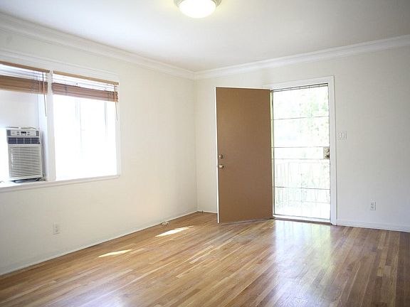 3rd image of 1458 N Occidental Blvd