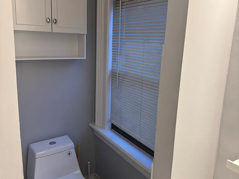 Full bathroom 2