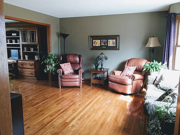 2nd image of 2214 Lindenwood Dr