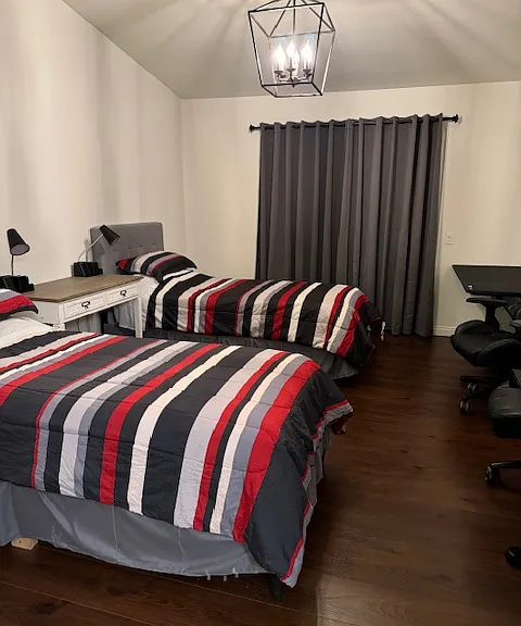 Master bedroom for rent . Two gaming tables and chairs provided. Plenty Walk in closets. Spacious.