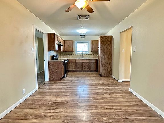 5th image of 620 E Avenue C