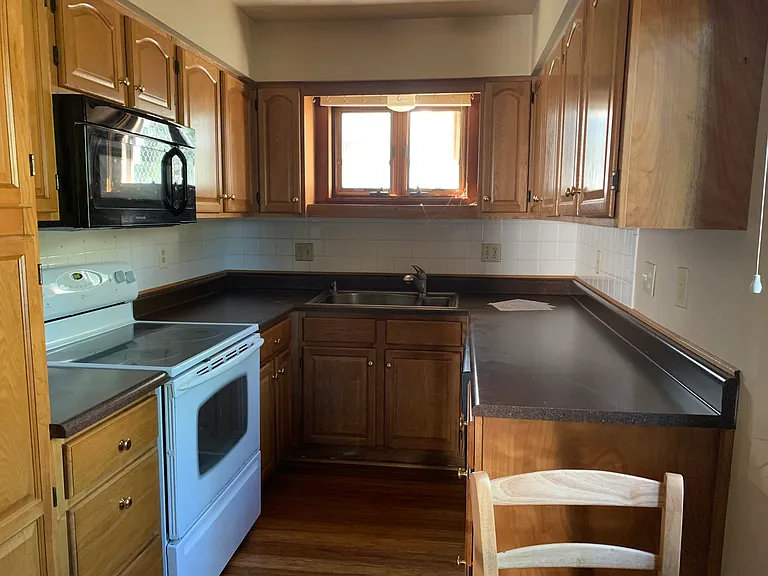 Roberts Apartments — Photo 6
