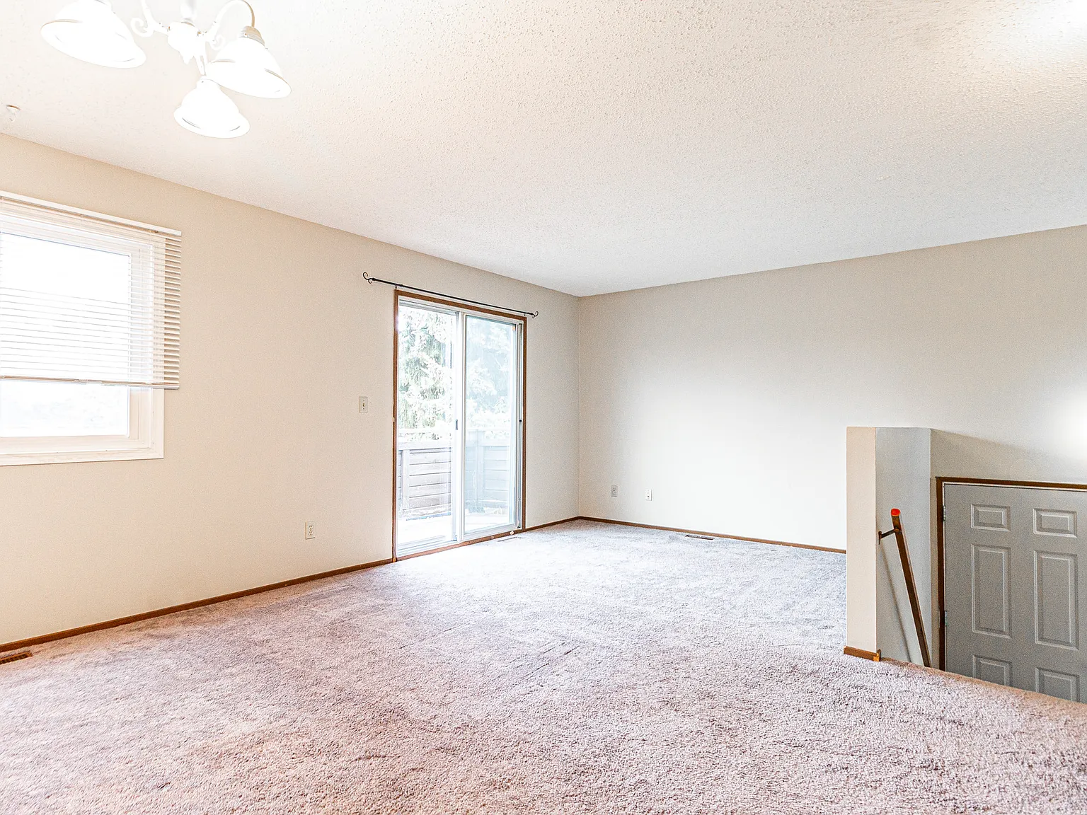Large 3 Bedroom Fourplex - Rivertown Okotoks — Photo 2