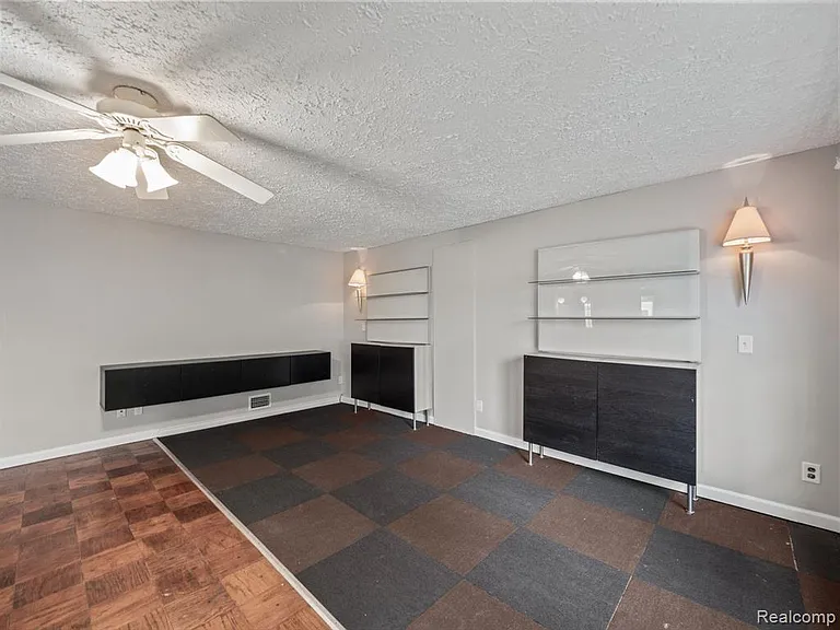 3153 Bessie St — Photo 4