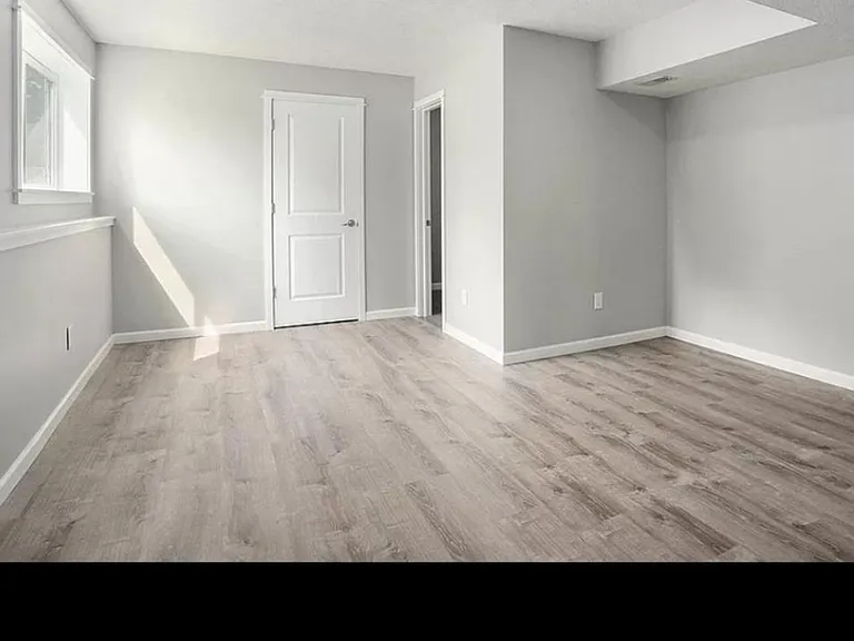 1127 Race St NE — Photo 5