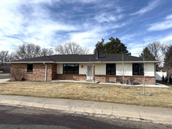 451 W 11th St, Imperial, NE 69033