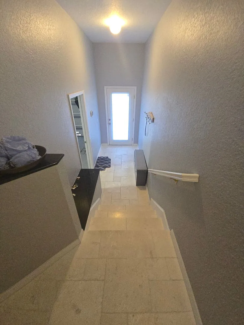 Gorgeous 4-Bedroom, 4-Bathroom Townhouse in Palmetto — Photo 2