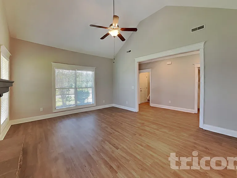 1306 Crescent Ridge Dr — Photo 2