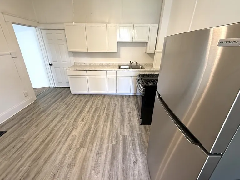 1215 Arlington Ave #1 — Photo 4