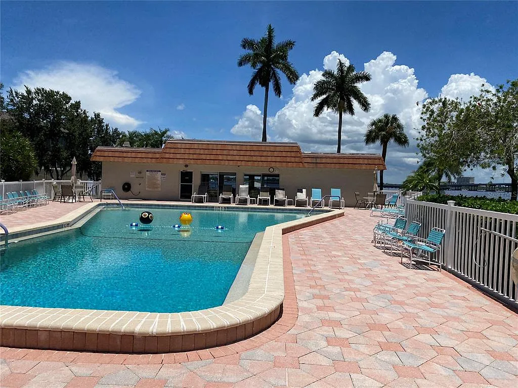 2 bed, 2.0 bath, 1221 sqft, $2,000 — Photo 4