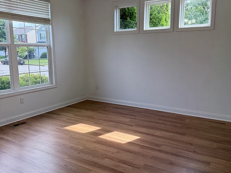 319 Kastlekove Dr — Photo 2