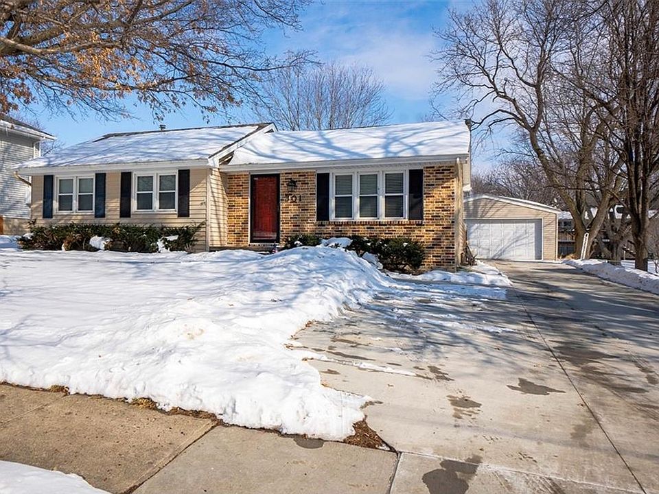 1st image of 301 Valley West Dr