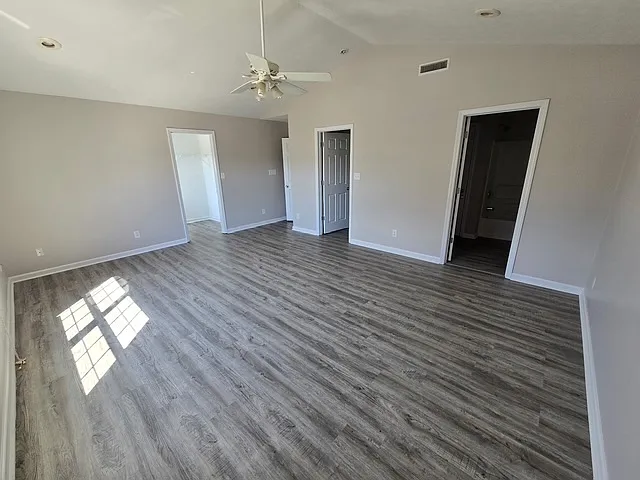 3 bed, 2160 sqft, $2,175 — Photo 3