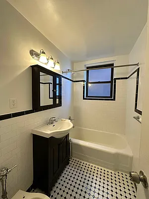 Rented by Giaps Realty Group LLC | media 17