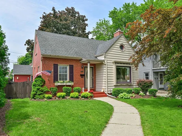 2323 North 72nd STREET, Wauwatosa, WI 53213