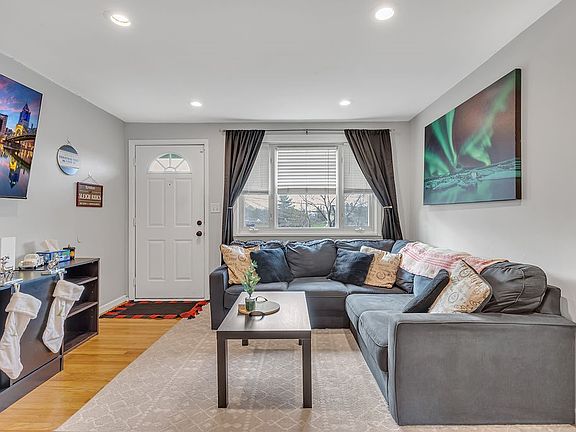 5th image of 100 Palomino Dr